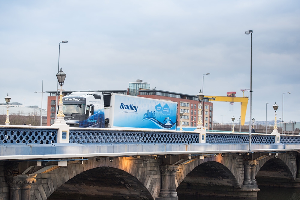 bradley-transport-urban-distribution-trailer-belfast-city-centre-lagan-bridge-2