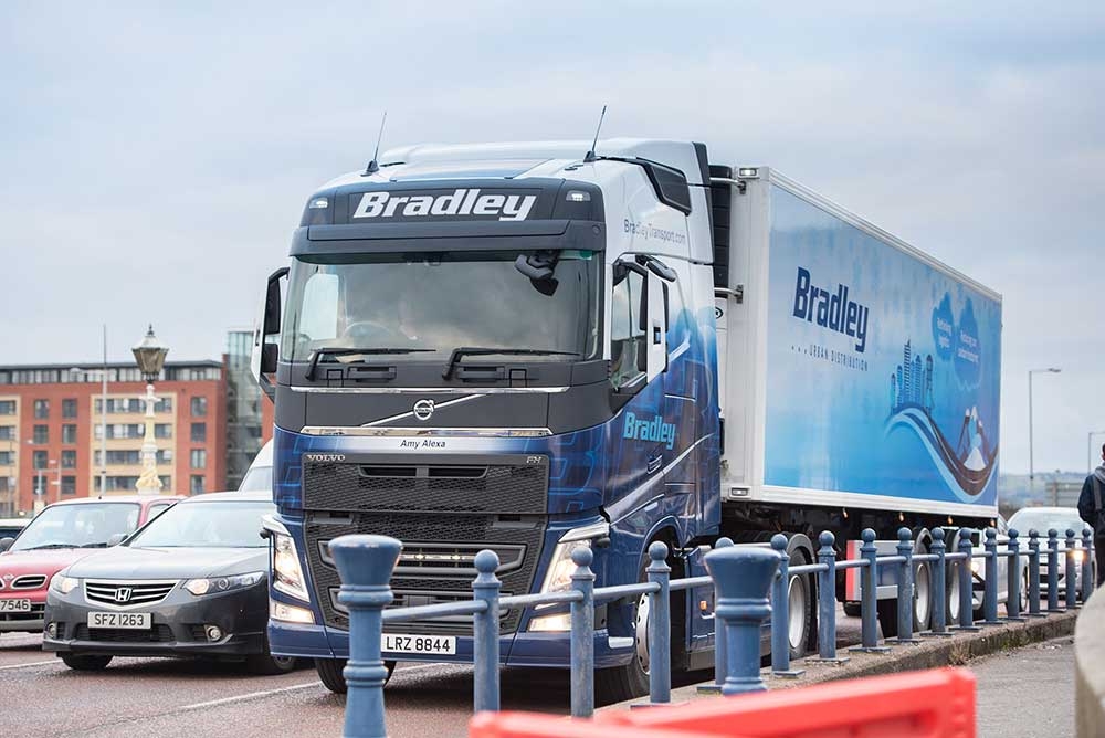 bradley-transport-urban-distribution-trailer-belfast-city-centre-bridge